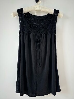 Vintage Y2K Black Crochet Yoke Sleeveless Babydoll Tie Top